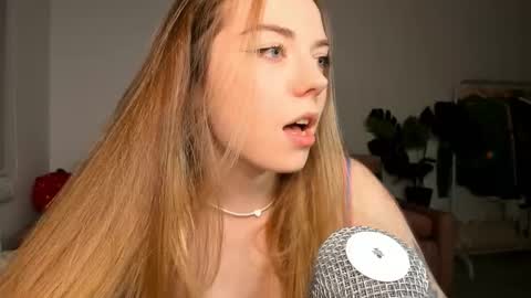 Amelia  shows on mondays fridays and sundays  if anything changes im giving updates on my fansly  online show from 03.10.25