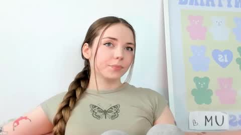 Snapshot of thisisamelia chatting on 05.18.26 Amelia shows on mondays fridays and sundays if anything changes im giving updates on my fansly online show from 05.18.26