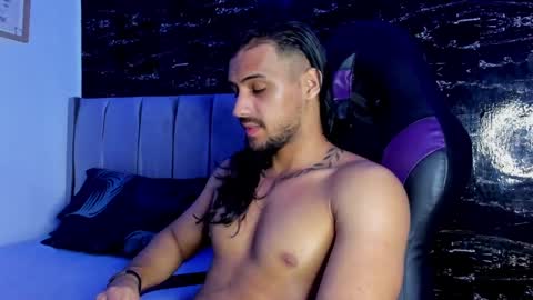 Snapshot of thomas__wayne chatting on 10.04.25 Thomas online show from 10.04.25