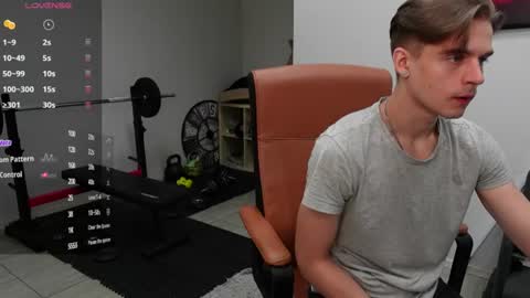 Snapshot of thomas_brons chatting on 07.12.26 THOMAS BRONS online show from 07.12.26