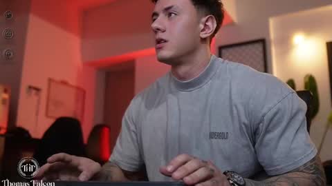 Snapshot of thomas_falcon1 chatting on 02.10.25 Thomas Falcon online show from 02.10.25