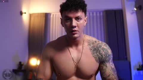 Snapshot of thomas_falcon1 chatting on 10.11.25 Thomas Falcon online show from 10.11.25