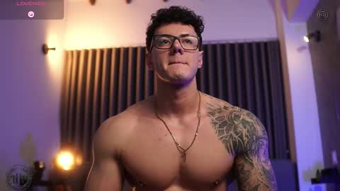 Snapshot of thomas_falcon1 chatting on 10.19.25 Thomas Falcon online show from 10.19.25