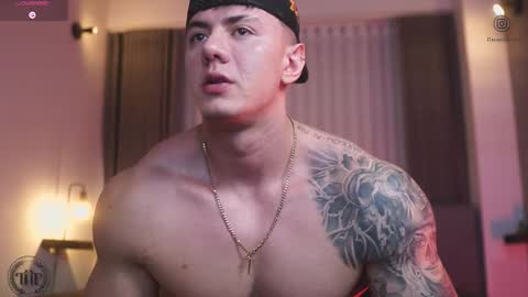 Snapshot of thomas_falcon1 chatting on 11.04.25 Thomas Falcon online show from 11.04.25