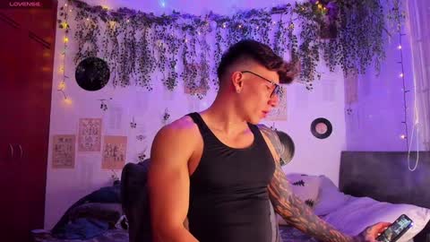 Thomas Grey online show from 02.05.25