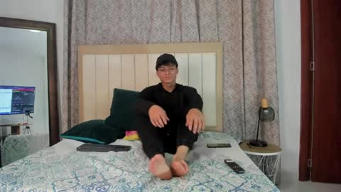 Snapshot of thomas_millers chatting on 04.08.26 thomas_millers online show from 04.08.26