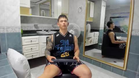 Snapshot of thomas_moon_ chatting on 09.12.25 Thomas online show from 09.12.25