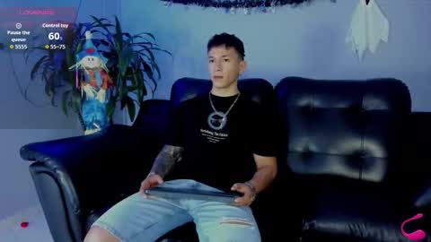 Snapshot of thomas_moon_ chatting on 10.12.25 Thomas online show from 10.12.25