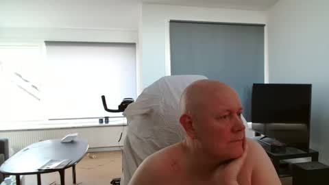 Snapshot of thomash32 chatting on 09.12.25 thomash32 online show from 09.12.25