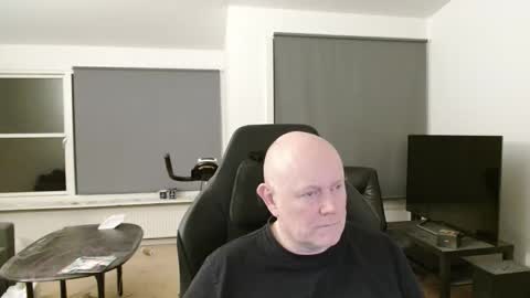 Snapshot of thomash32 chatting on 09.13.25 thomash32 online show from 09.13.25