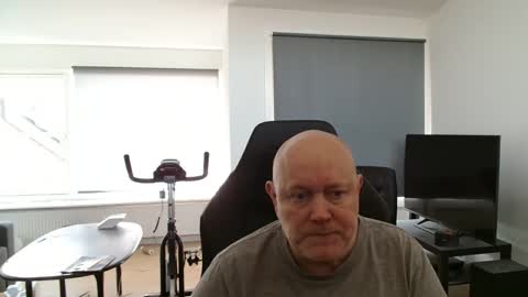 Snapshot of thomash32 chatting on 09.15.25 thomash32 online show from 09.15.25