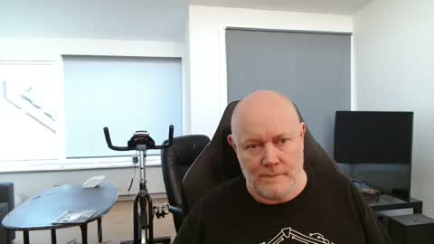 Snapshot of thomash32 chatting on 09.23.25 thomash32 online show from 09.23.25