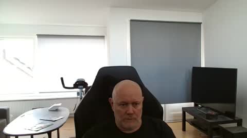 Snapshot of thomash32 chatting on 10.17.25 thomash32 online show from 10.17.25