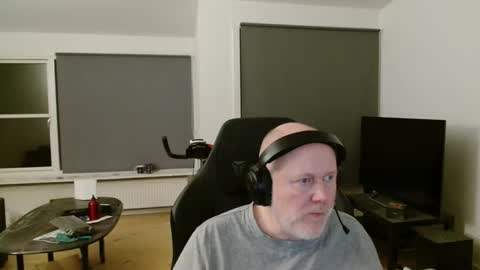 Snapshot of thomash32 chatting on 11.11.25 thomash32 online show from 11.11.25