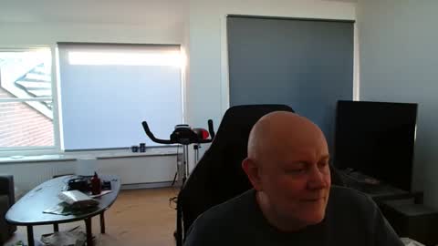 Snapshot of thomash32 chatting on 11.21.25 thomash32 online show from 11.21.25