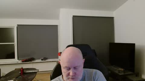 Snapshot of thomash32 chatting on 11.30.25 thomash32 online show from 11.30.25