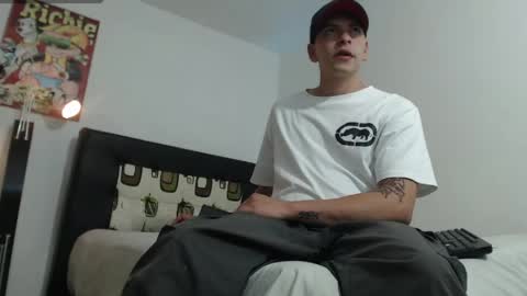 Snapshot of thomasjons chatting on 05.31.26 thomasjons online show from 05.31.26