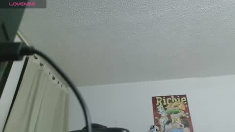 Snapshot of thomasjons chatting on 06.16.26 thomasjons online show from 06.16.26