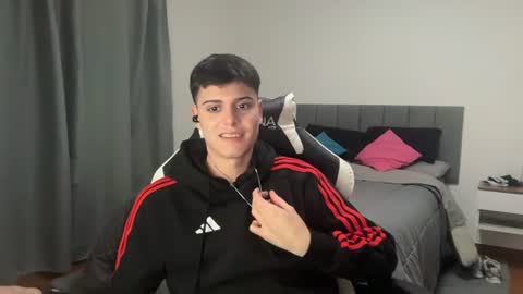 Snapshot of thomassex0 chatting on 06.18.26 Thomas online show from 06.18.26