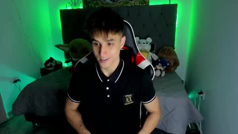 Snapshot of thomklein chatting on 02.11.25 Thom Klein online show from 02.11.25