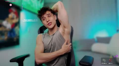 Snapshot of thomklein chatting on 09.19.25 Thom Klein online show from 09.19.25