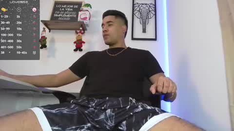 Snapshot of thonydupont chatting on 12.10.24 thonydupont online show from 12.10.24