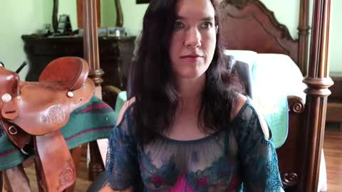 Snapshot of thornbury_rose chatting on 04.30.26 ThornburyRose online show from 04.30.26