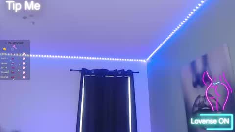 Snapshot of tiabellaxxx chatting on 09.22.25 Tia Bella online show from 09.22.25