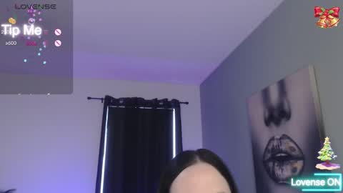 Snapshot of tiabellaxxx chatting on 11.30.25 Tia Bella online show from 11.30.25