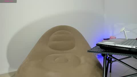 Snapshot of tiago_hannah chatting on 07.19.26 carolina online show from 07.19.26