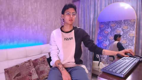 Snapshot of tian_sex chatting on 05.11.26 online show from 05.11.26