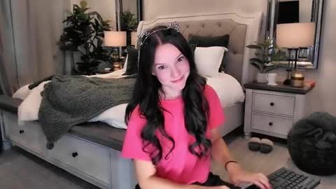 Snapshot of ticketshow chatting on 10.03.25 ticketshow online show from 10.03.25