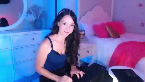 Snapshot of ticketshow chatting on 10.18.25 ticketshow online show from 10.18.25