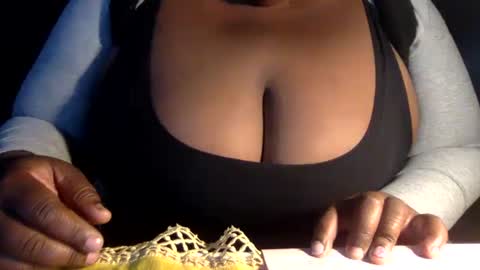 Snapshot of tierrahenri chatting on 03.09.25 Tierra Henri online show from 03.09.25