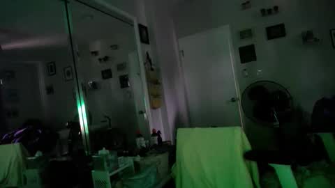 Snapshot of tierrahenri chatting on 11.05.25 Tierra Henri online show from 11.05.25