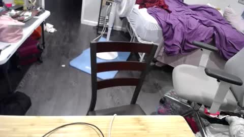 Snapshot of tierrahenri chatting on 11.12.25 Tierra Henri online show from 11.12.25