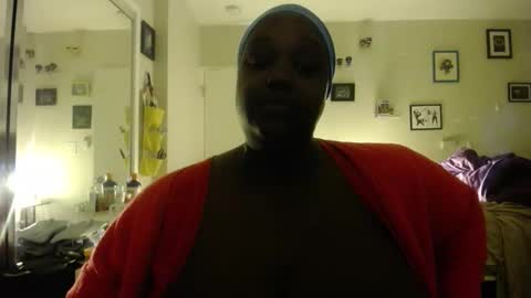 Snapshot of tierrahenri chatting on 11.23.25 Tierra Henri online show from 11.23.25