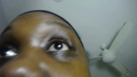 Snapshot of tierrahenri chatting on 12.13.25 Tierra Henri online show from 12.13.25