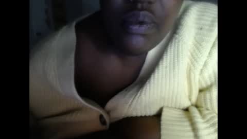 Snapshot of tierrahenri chatting on 12.16.25 Tierra Henri online show from 12.16.25