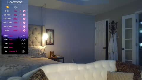 Tiffani Love online show from 01.06.25