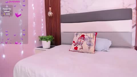 Snapshot of tiffany_bello chatting on 12.03.25 TIFFANY BELLO online show from 12.03.25