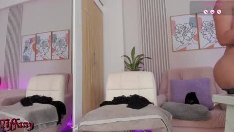 Snapshot of tiffany_sims chatting on 01.04.25 Tiffany online show from 01.04.25