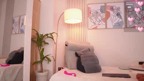 Snapshot of tiffany_sims chatting on 10.04.25 Tiffany online show from 10.04.25