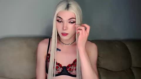 Snapshot of tiffany_smitch chatting on 11.01.25 Tif online show from 11.01.25