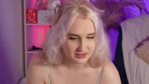 Snapshot of tiffanyjons chatting on 11.25.25 tiffanyjons online show from 11.25.25