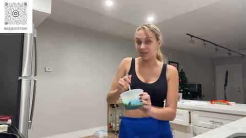 Tiffstreatsxoxo online show from 11.20.25