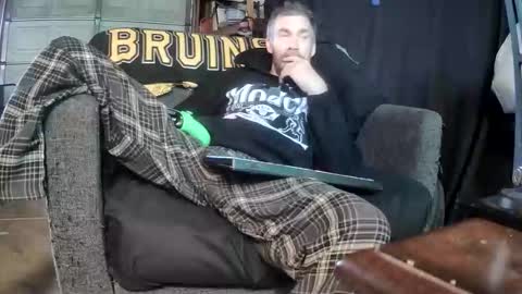 Snapshot of tiggity19 chatting on 04.26.26 Tiggity23 come stroke my 9 cock with ne online show from 04.26.26