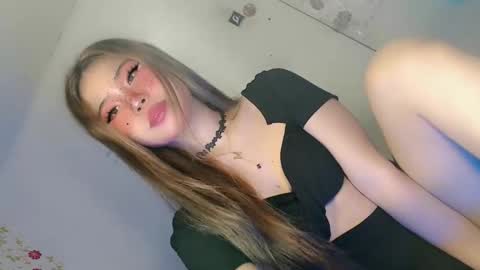Snapshot of tight_elliana chatting on 04.27.26 tight_elliana online show from 04.27.26