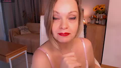 Snapshot of tilly_eliot chatting on 06.19.26 Tilly online show from 06.19.26