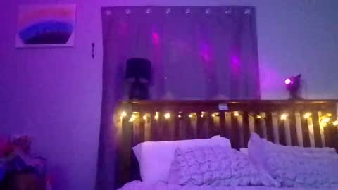 Snapshot of timbowwow chatting on 12.22.25 timbowwow online show from 12.22.25